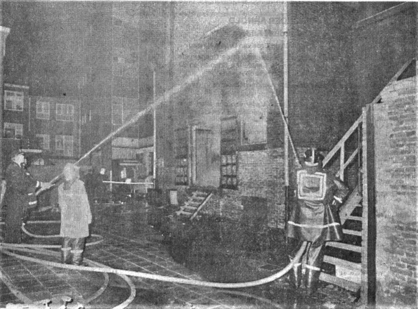 de zaal verwoest door brand