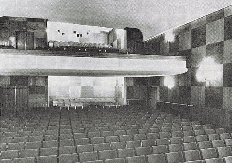 cinema parisien, zaal en balkon