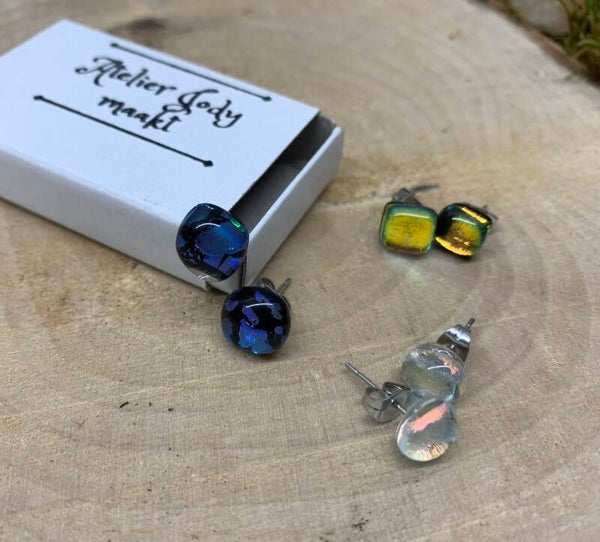 Verrassings oorknopjes dichroic glass