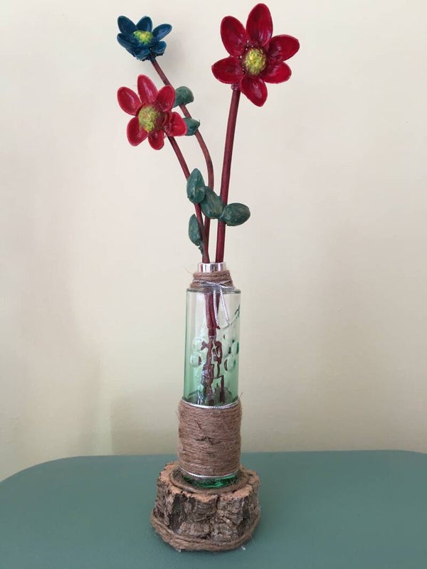 Vase et fleurs.