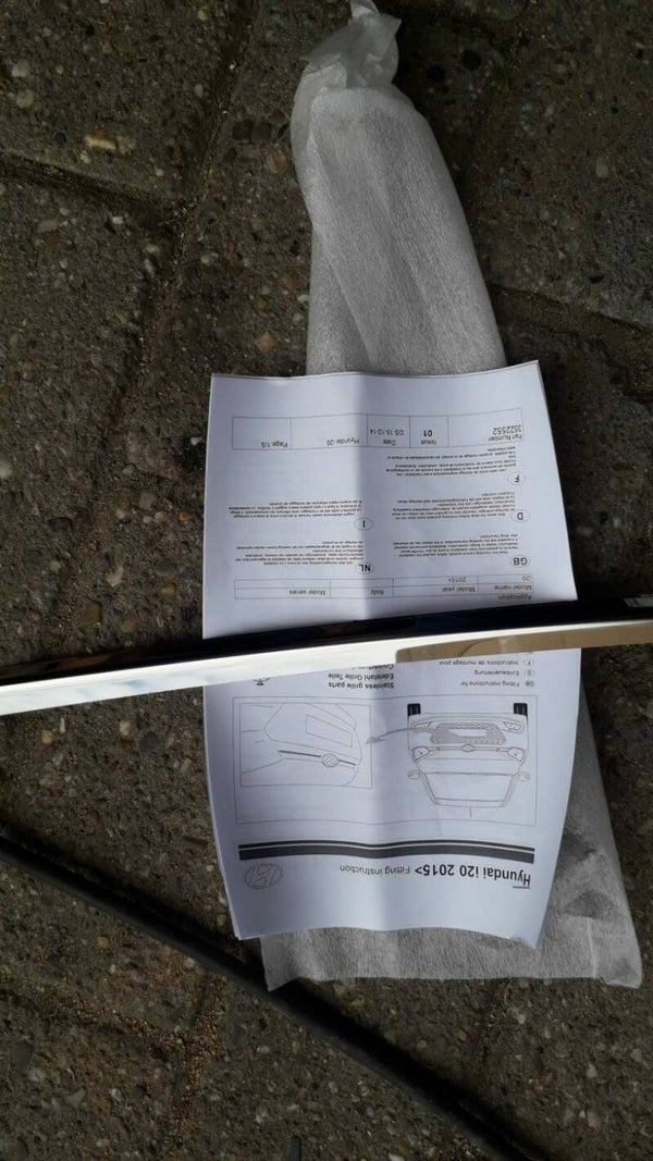 Chrome grille lijst i20 C8830ADB00