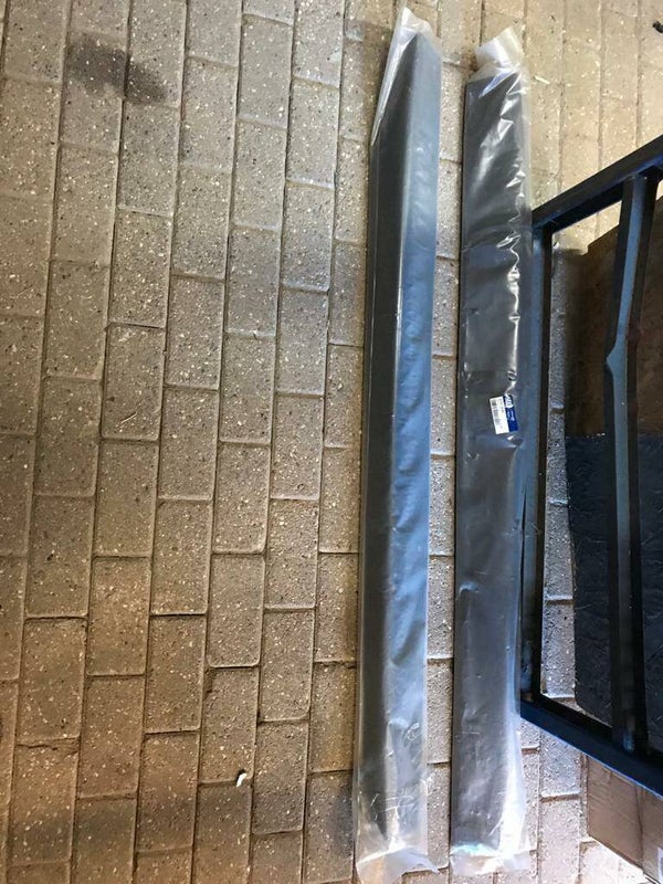 Body sidemoulding 87752-C8300 87751-C8300