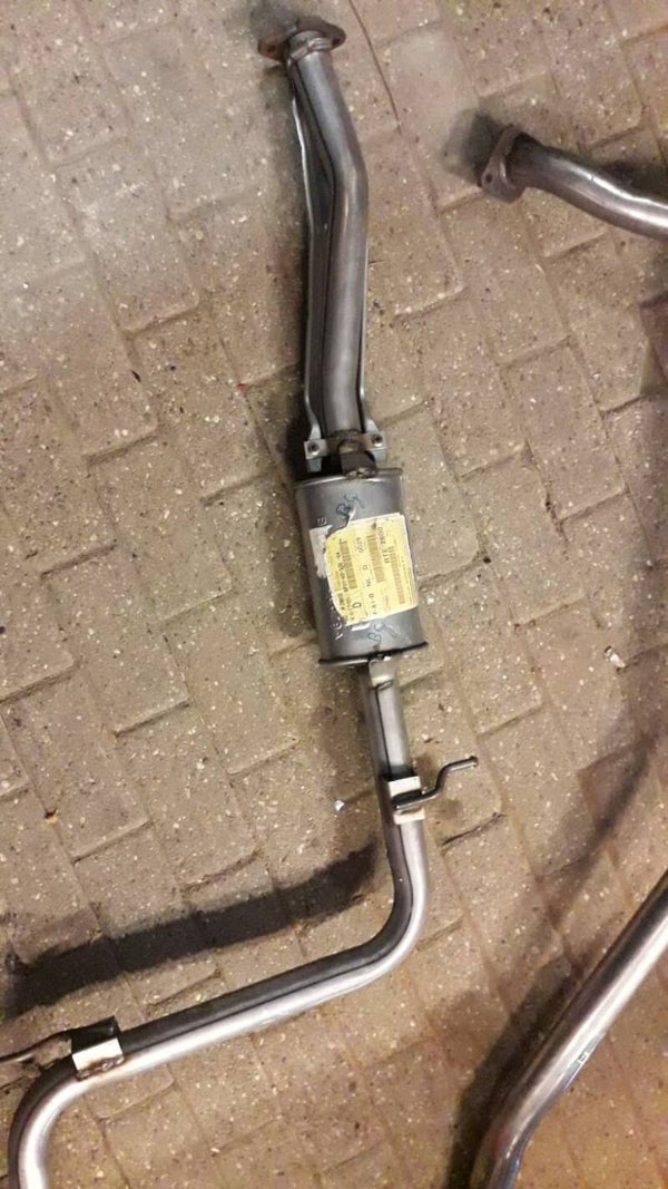 Uitlaat midden demper 323 BG BP01-40-3009A