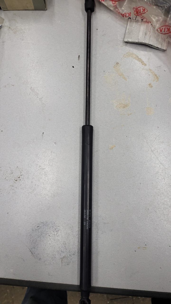 Achterklep demper 81771-2C013