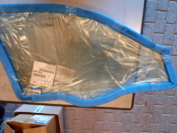Linker voorportierruit GE4T-59-511D9A