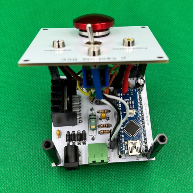 Vue du montage de la micro centrale avant fixation finale de la face avant