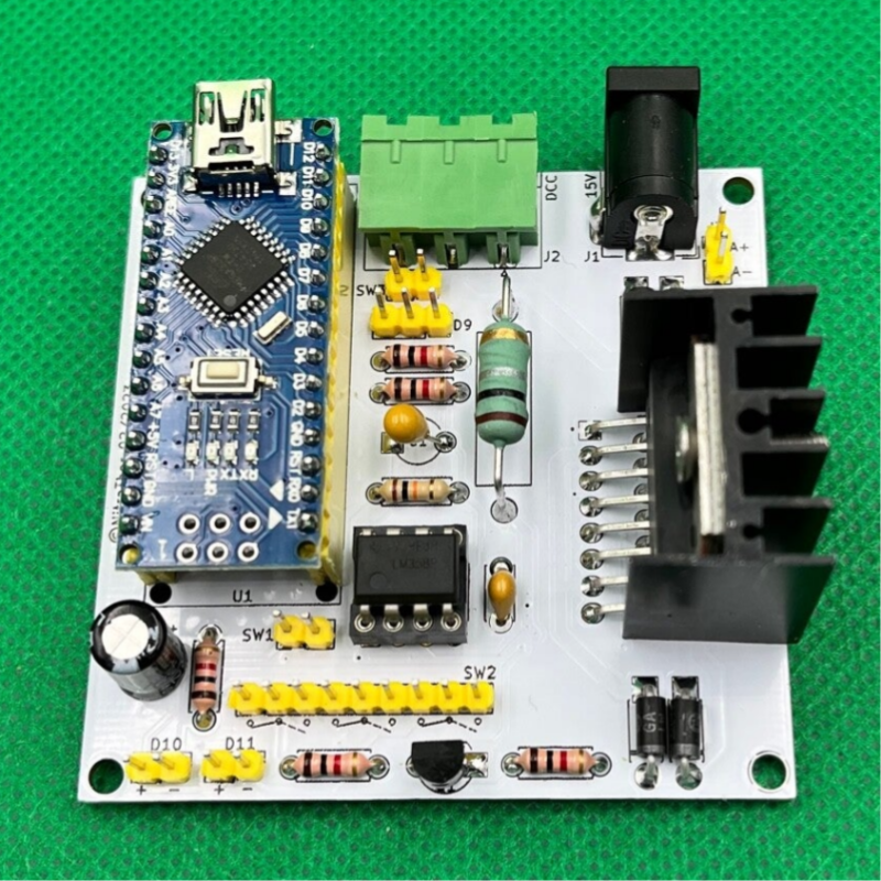 PCB principal de la micro centrale DCC minimale (vue de dessus)