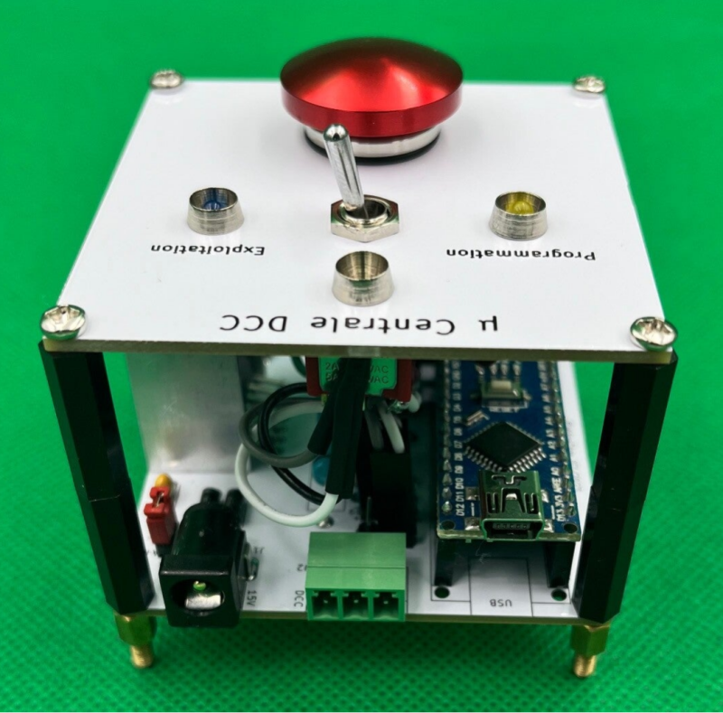 Vue face arrière de la micro centrale DCC terminée