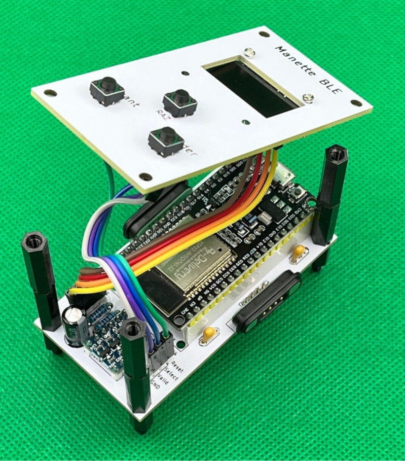 Module de manette BLE en cours de montage