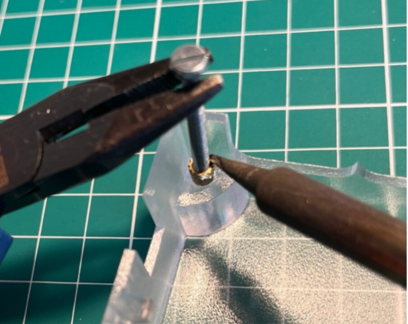 Mise en place d'un insert dans un boîtier imprimé en 3D