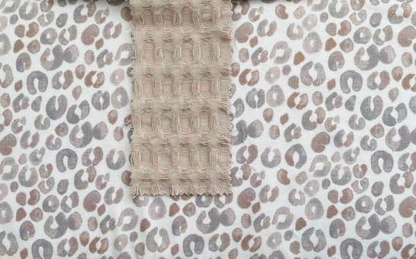 Deken Leopard pastel grey/ beige