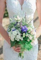 Gedetailleerde close-up van kleurrijk bruidsboeket – bloemen en trouwfotografie.