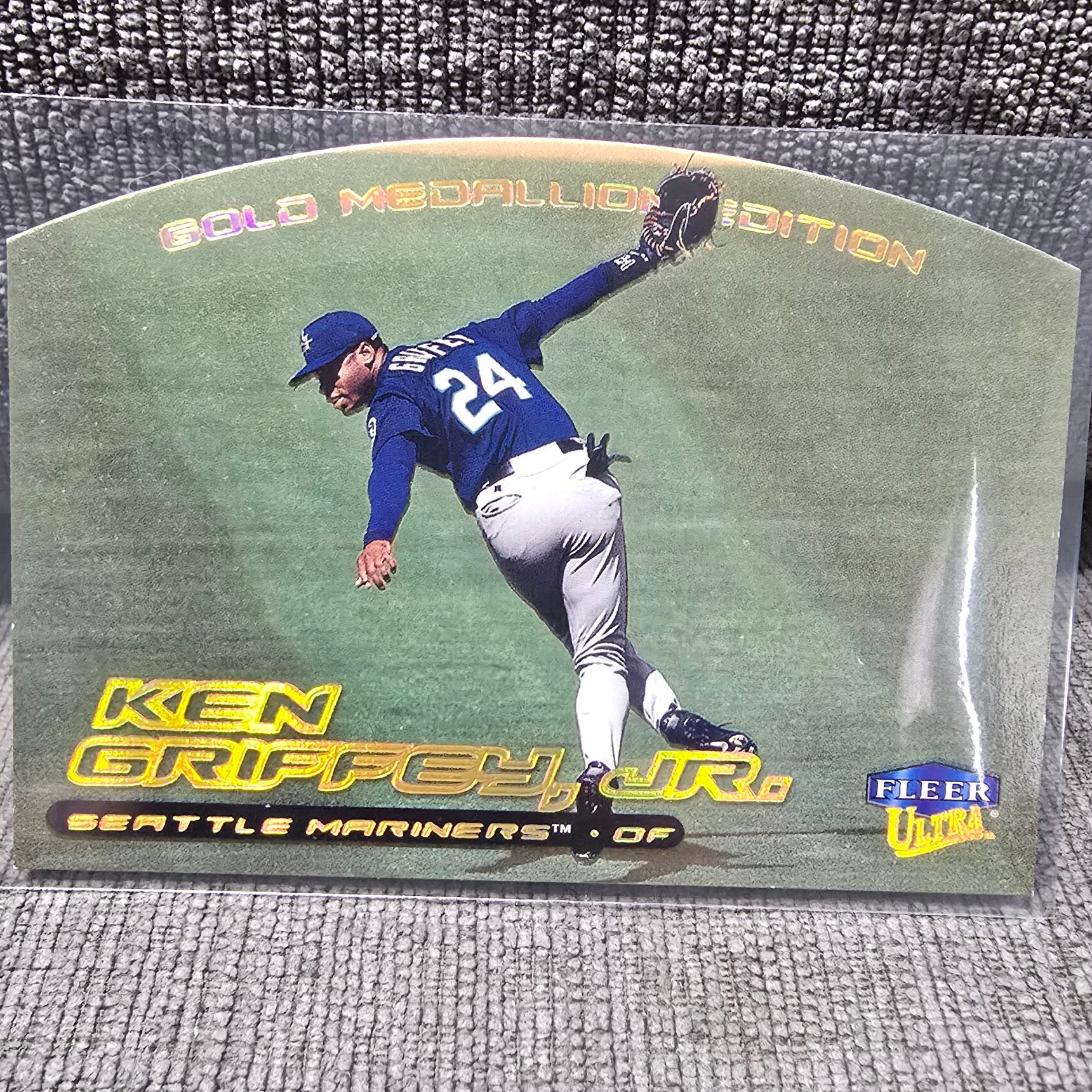 2000 Fleer Skybox Gold Medalion Edition.