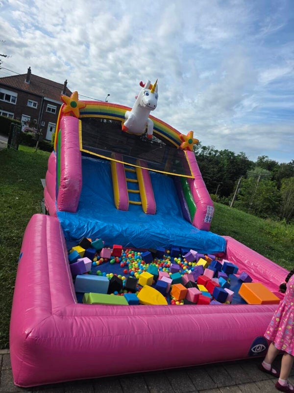 Licorne + piscine à eau ou balle
