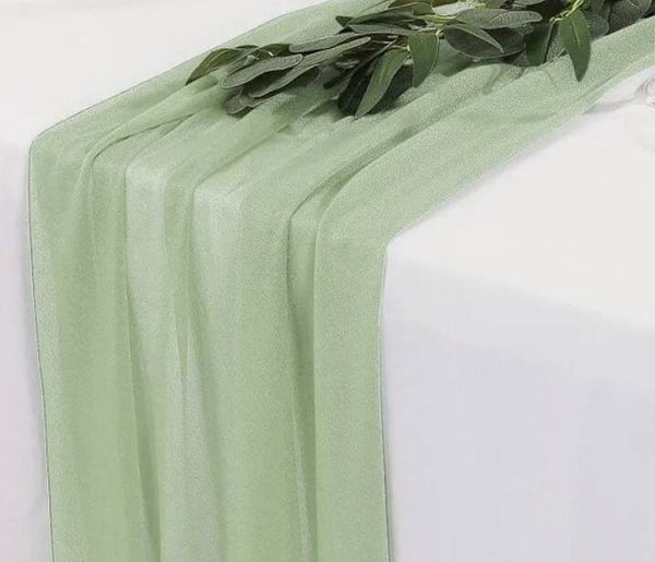 Chemin de table vert sauge mousseline