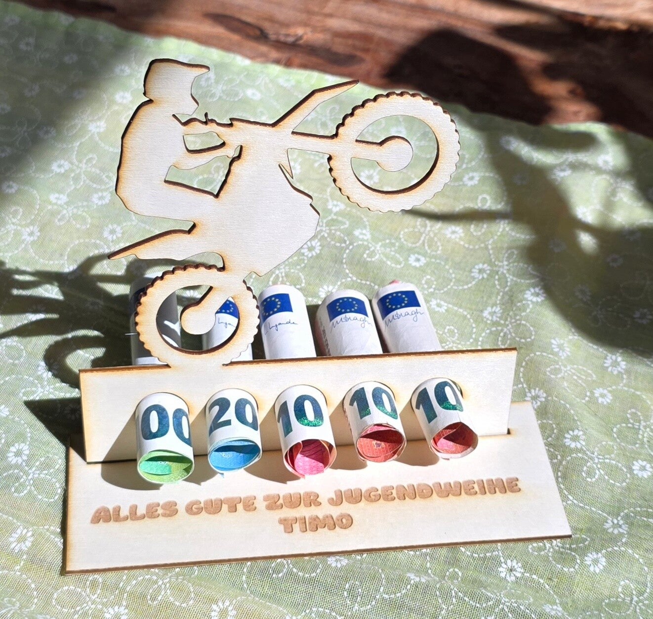 Personalisierter Motorrad Geldgeschenkhalter aus Holz – Geburtstag oder Jugendweihe – mit Name & Wunschtext | 12,5x14x5 cm
