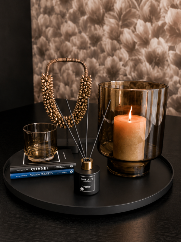 Complete Styling Set Zwart – Dienblad, Windlicht, Boeken, Geurstokjes & Shell Necklace