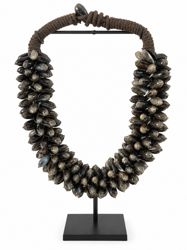 J84 Shell Necklace Small Donkerbruin – Pole to Pole