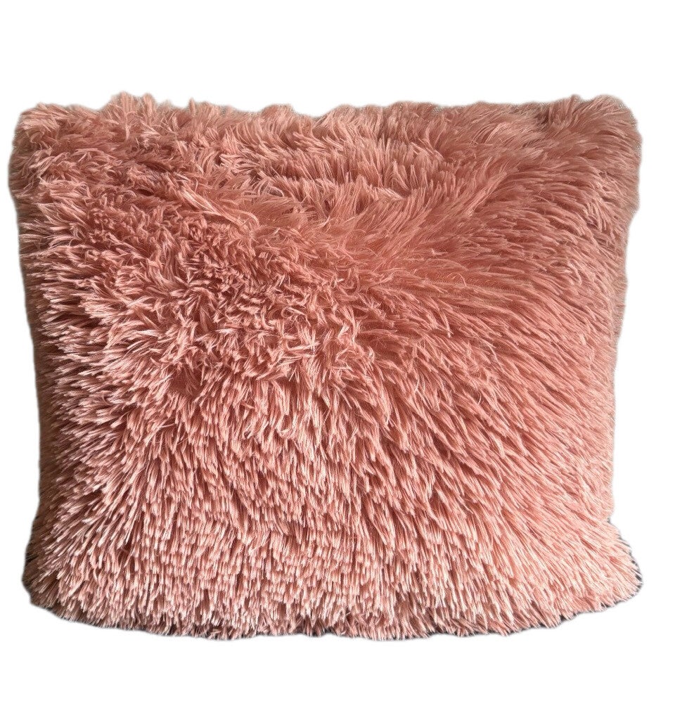 Lichtroze fluffy sierkussen 30 x 45 cm