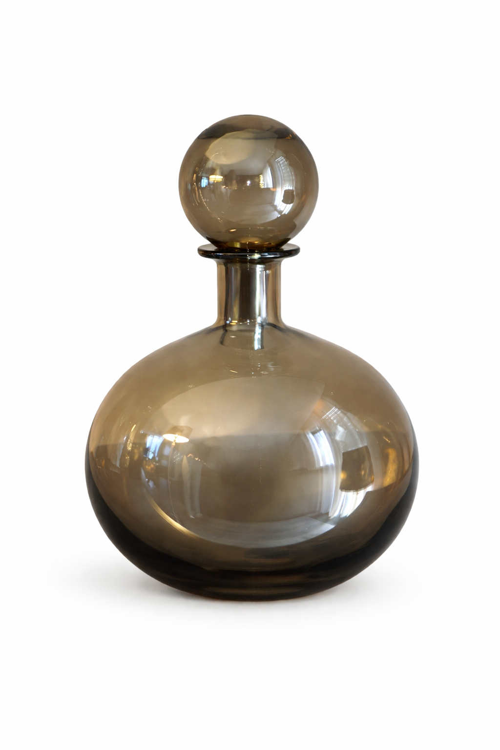 Amberkleurige glazen karaf met metallic glans