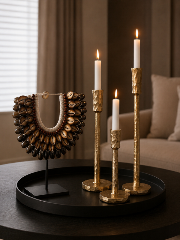 Complete stylingset met gouden EGLO kandelaars, Loft42 dienblad en Pole to Pole schelpenketting