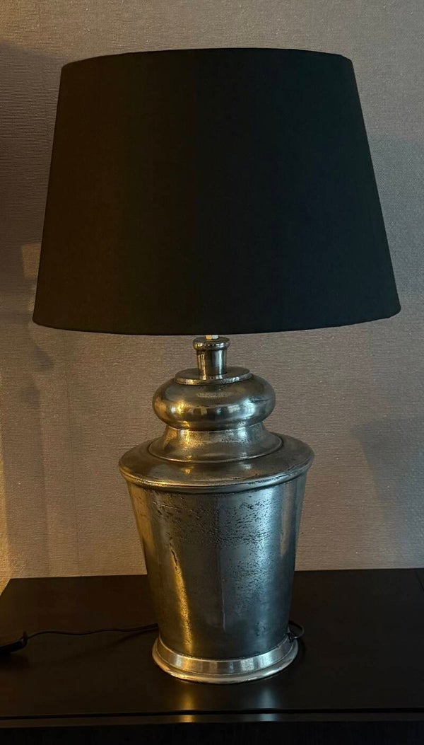 Loberon tafellamp Sarcé – aluminium inclusief kap