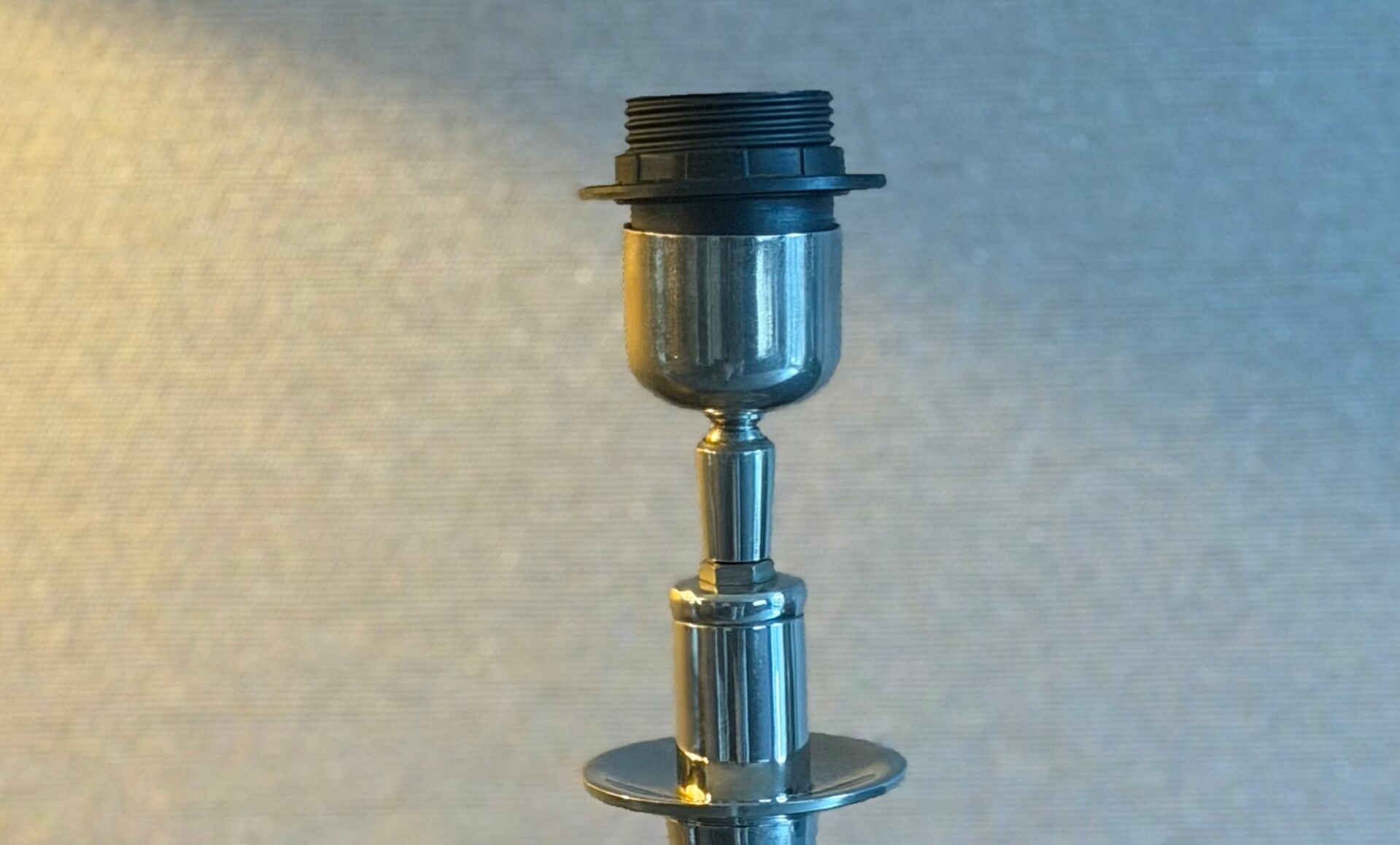 Lampvoet zilver - Fitting iets verschoven, met kap niet zichtbaar.