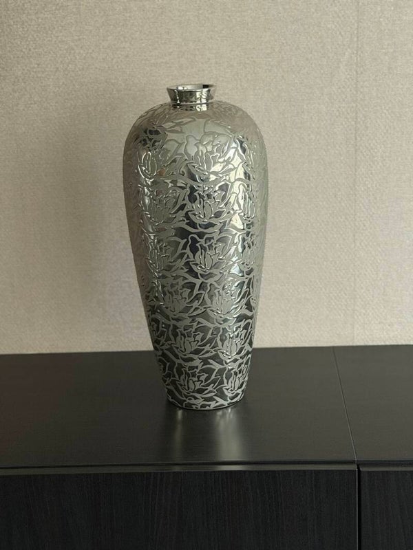 Elegante vaas met bloemenpatroon