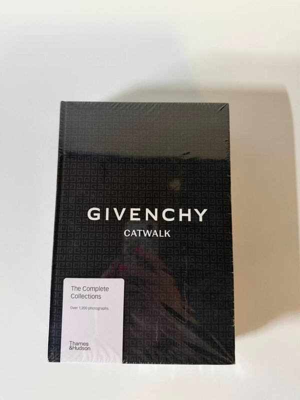 Givenchy Catwalk – The Complete Collections