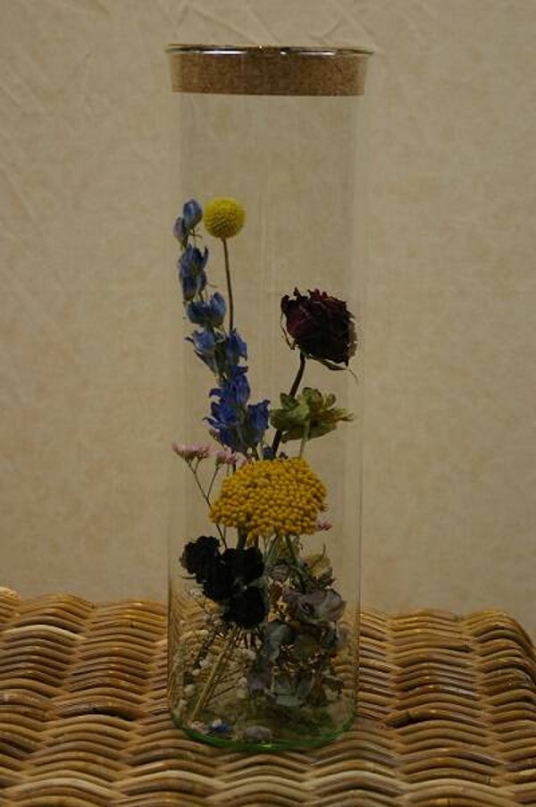 Glazen pot met droogbloemen