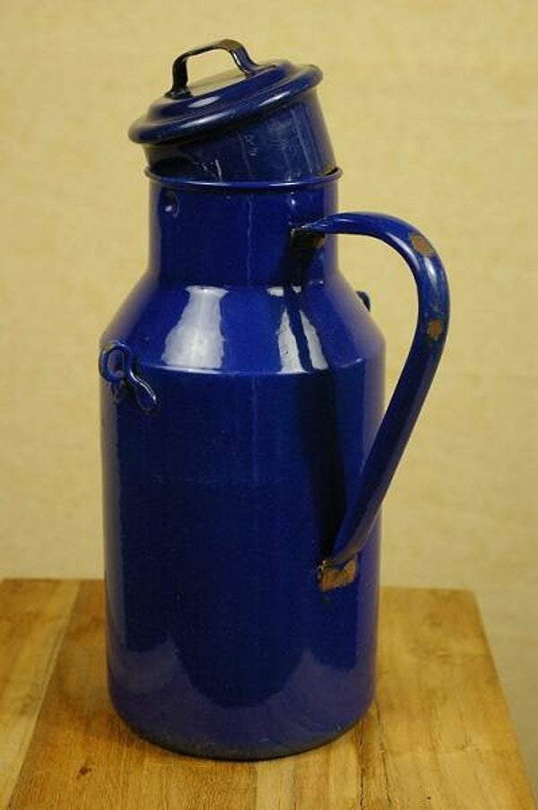 Oude melkkan blauw