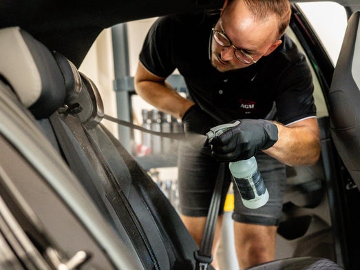 Auto inteirieur laten reinigen in Ede | ACM Automotive - Auto-detailer Ede