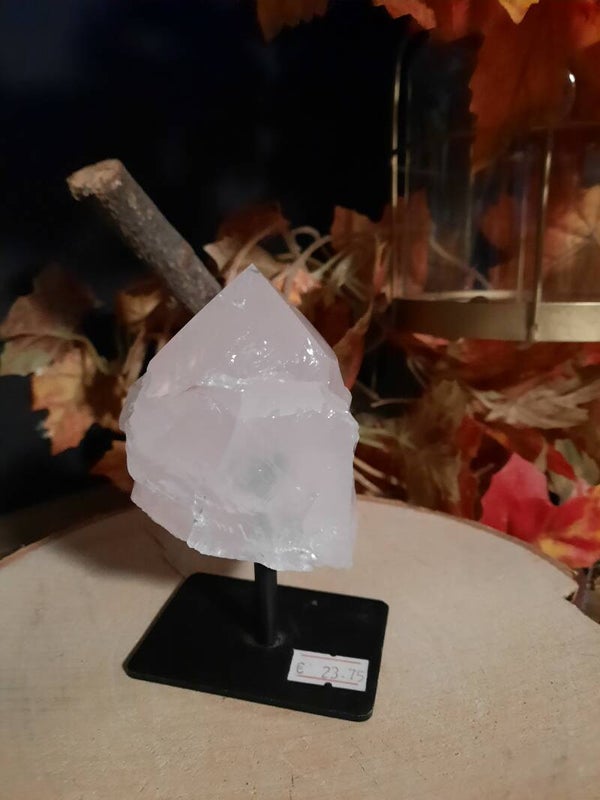 Op standaard _ Rozenkwarts