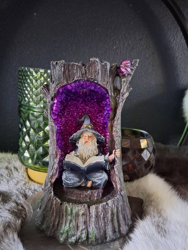 Tovernaar In Boomstam