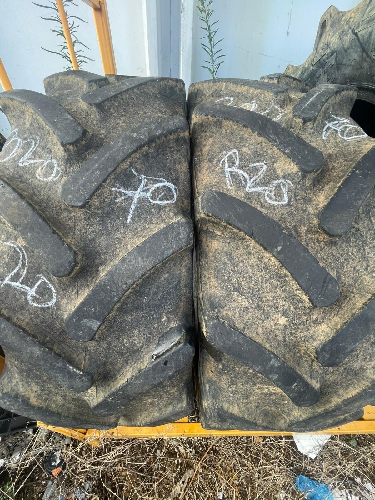 CONTINENTAL 320/70R20