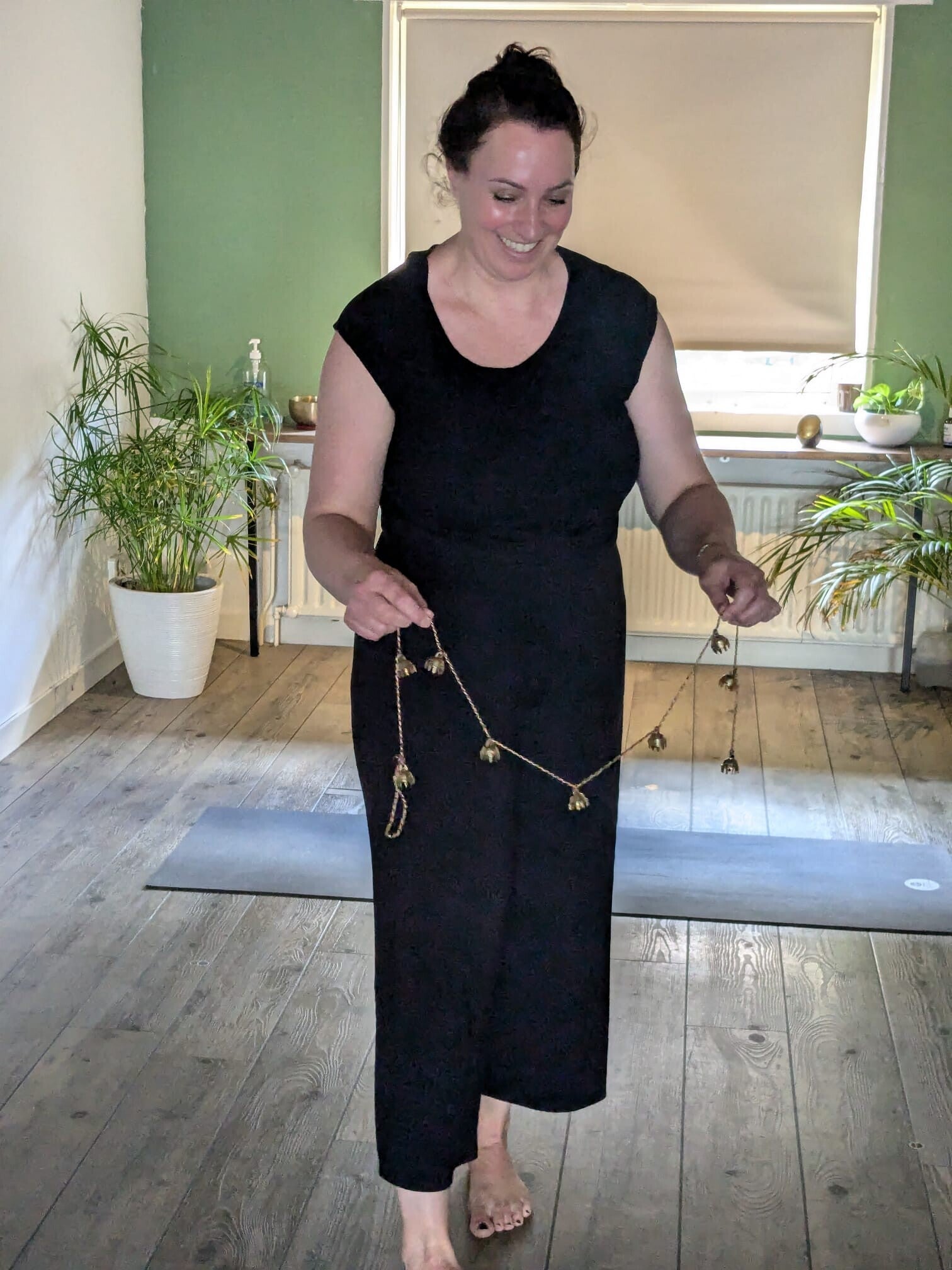 Als yogadocent aan het werk