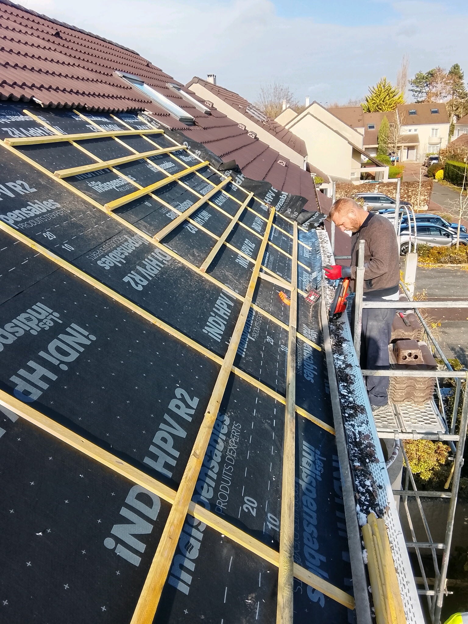 Réfection tuiles béton Essonne 91 - Couvreur qualifié Île-de-France pose tuiles durabilité résistance toiture