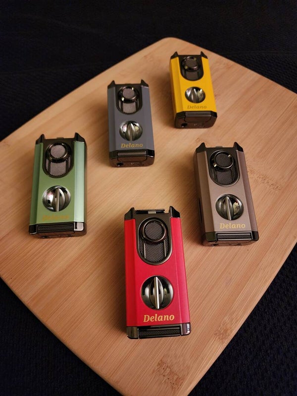 Delano Triple Jet Blue Flame Cigar Lighter With V-Cutter.