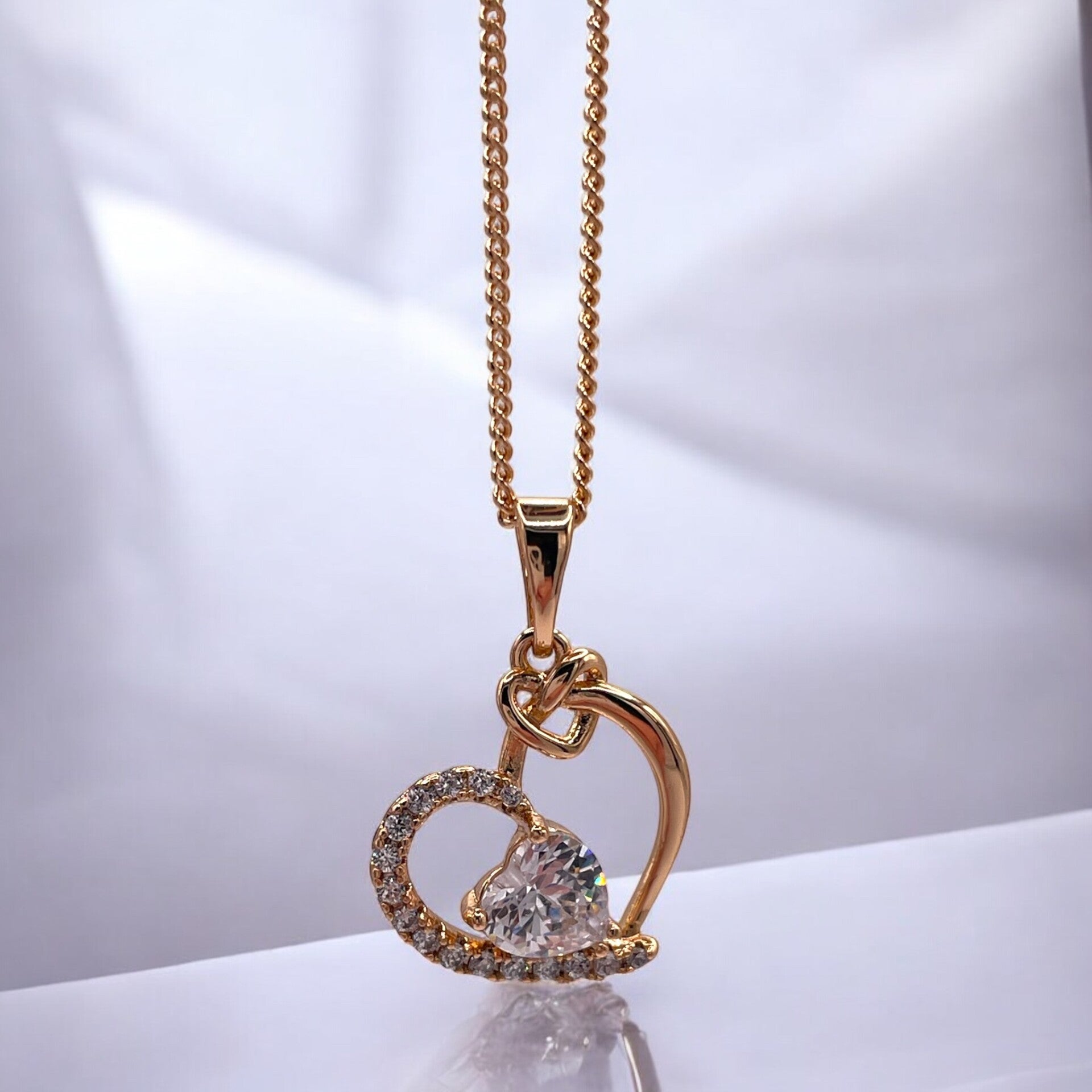 Halskette Roségold mit Diamant- Herzanhänger