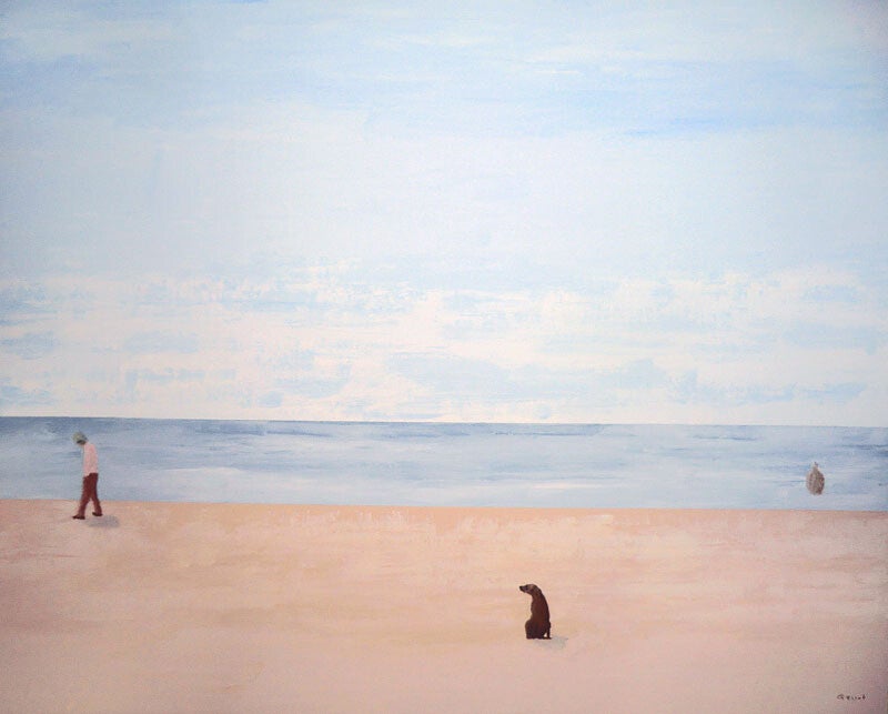 hond met man en vrouw aan de zee