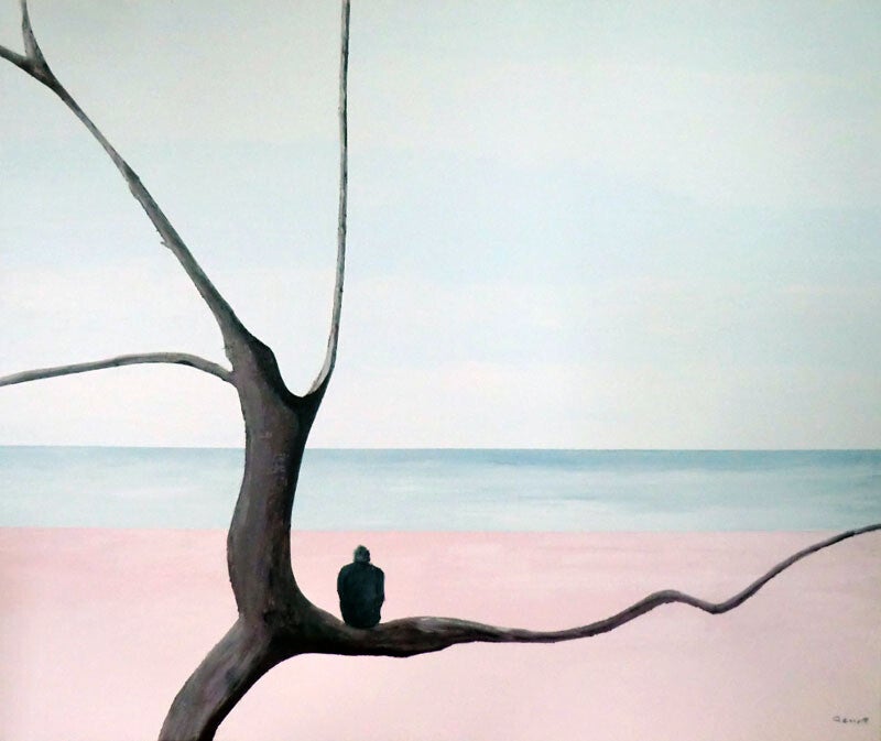 man in dansende boom aan het strand