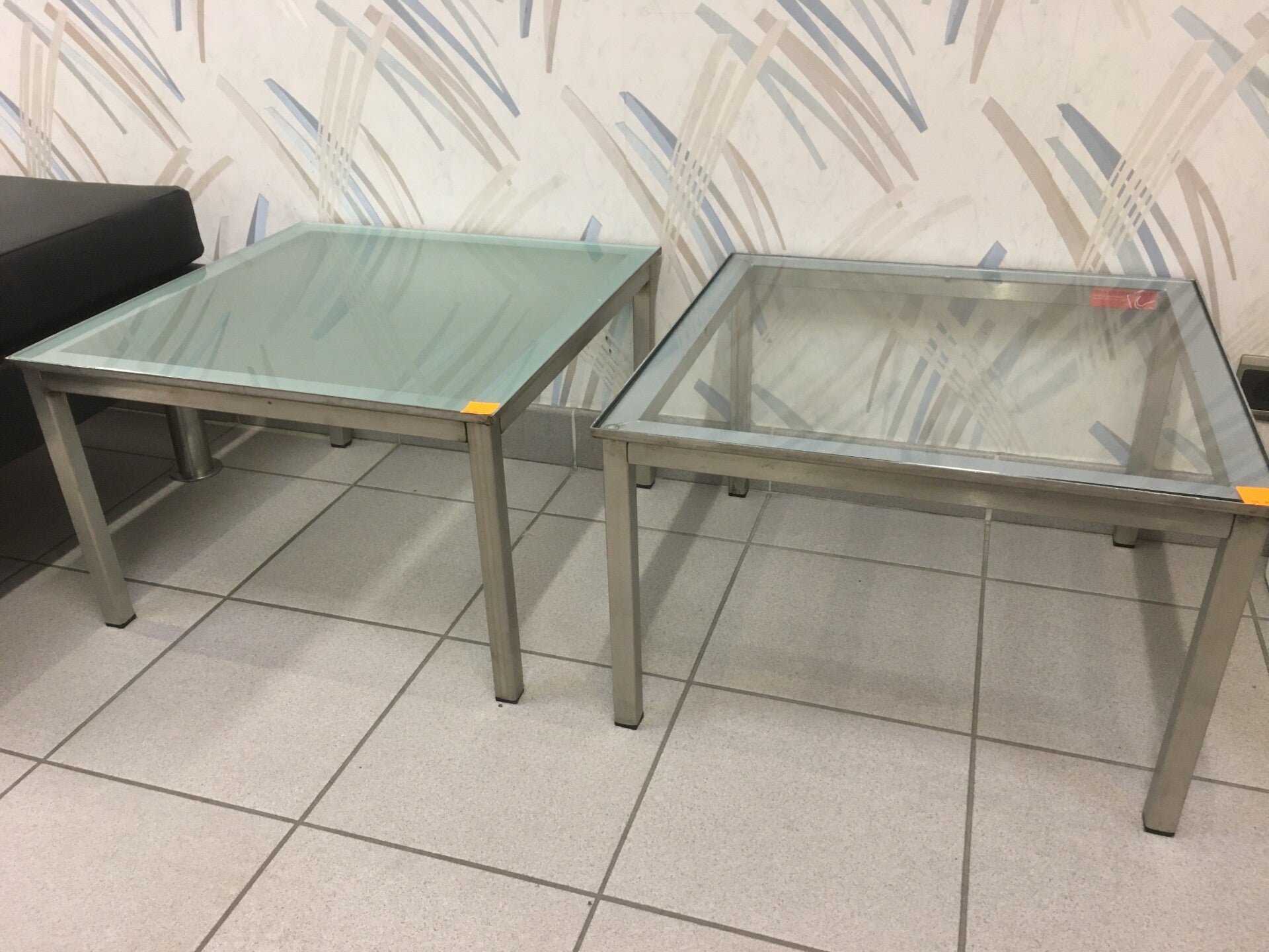 Bijzettafeltje met glazen blad