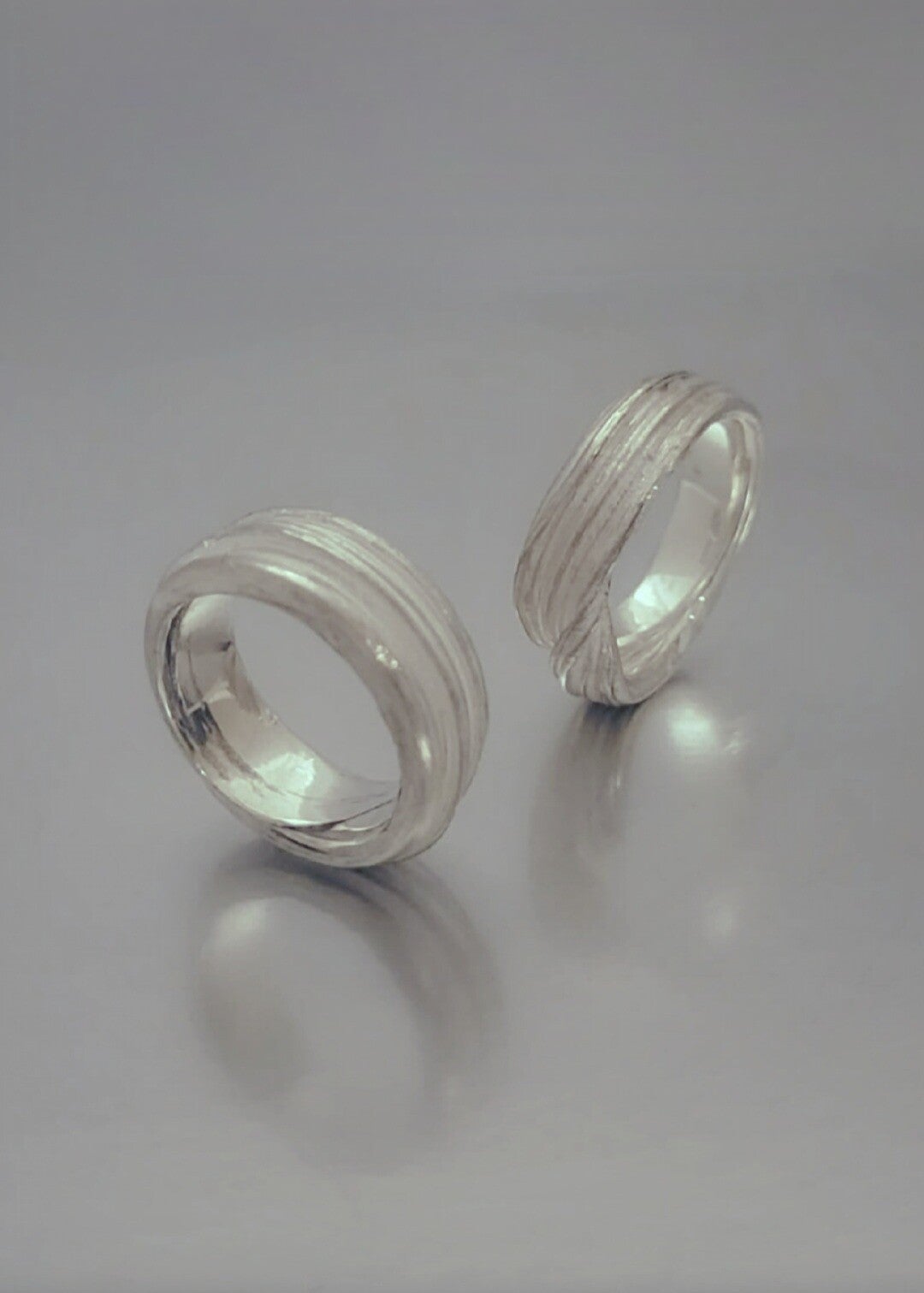 2 zilveren ringen uit de Silver Lining collectie van Argentum47dard.jpg