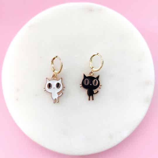 happy cat, black/white,gold