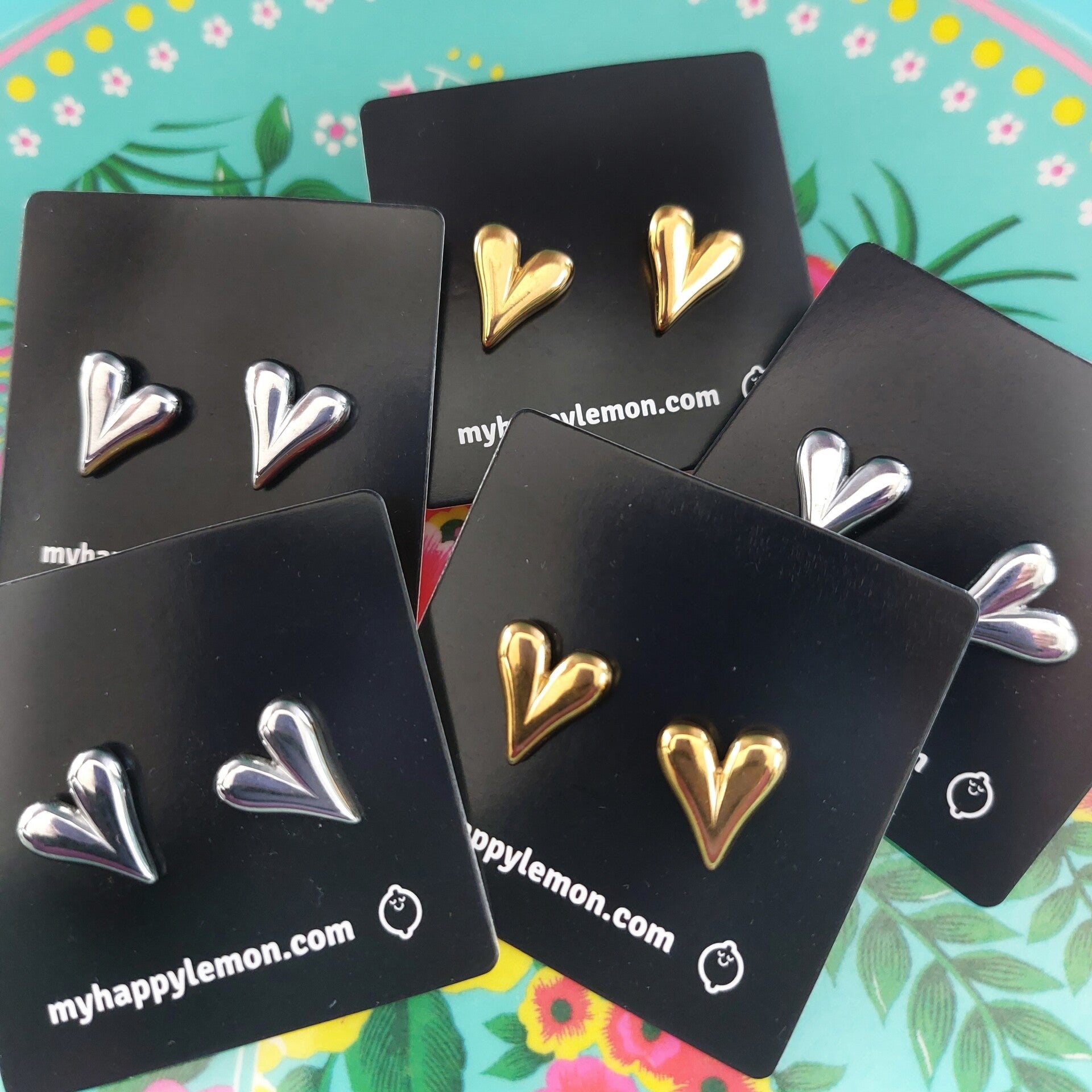 bold heart studs,2 stuks