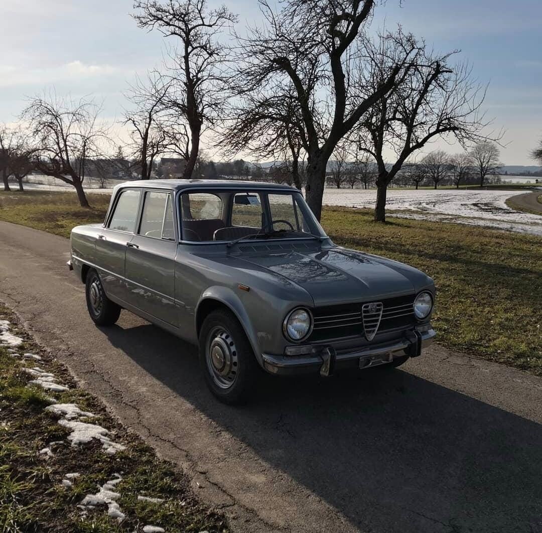 Alfa Romeo Giulia 1300 super