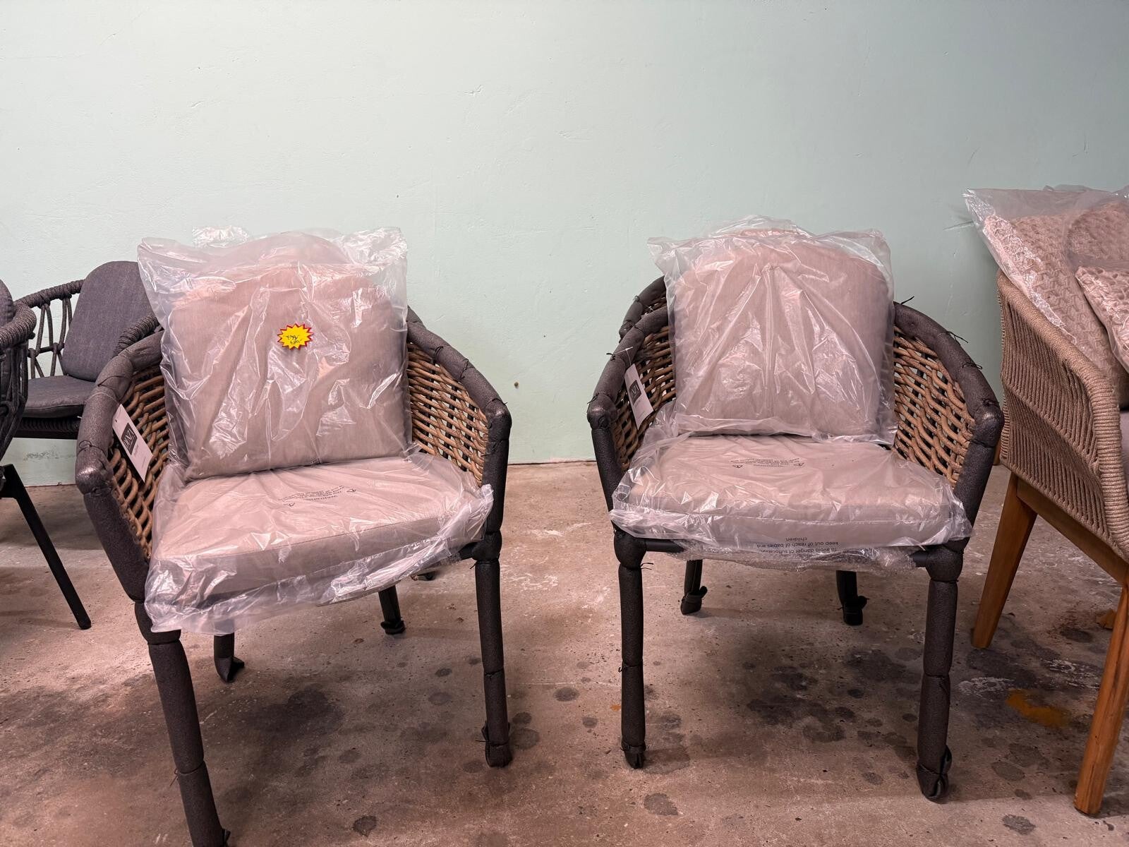 Dinnig stoel taupe met vlechtwerk