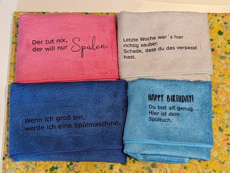 Sublimierte Spüllappen in verschiedenen Farben un mit lustigen Sprüchen.