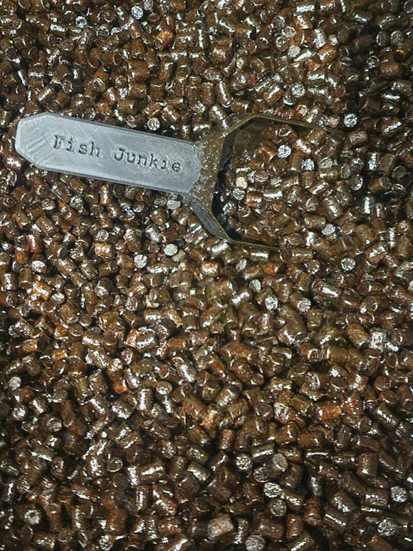 2kg of Megamosalino 8mm pellets, order 6kgs or more and get a free scoop