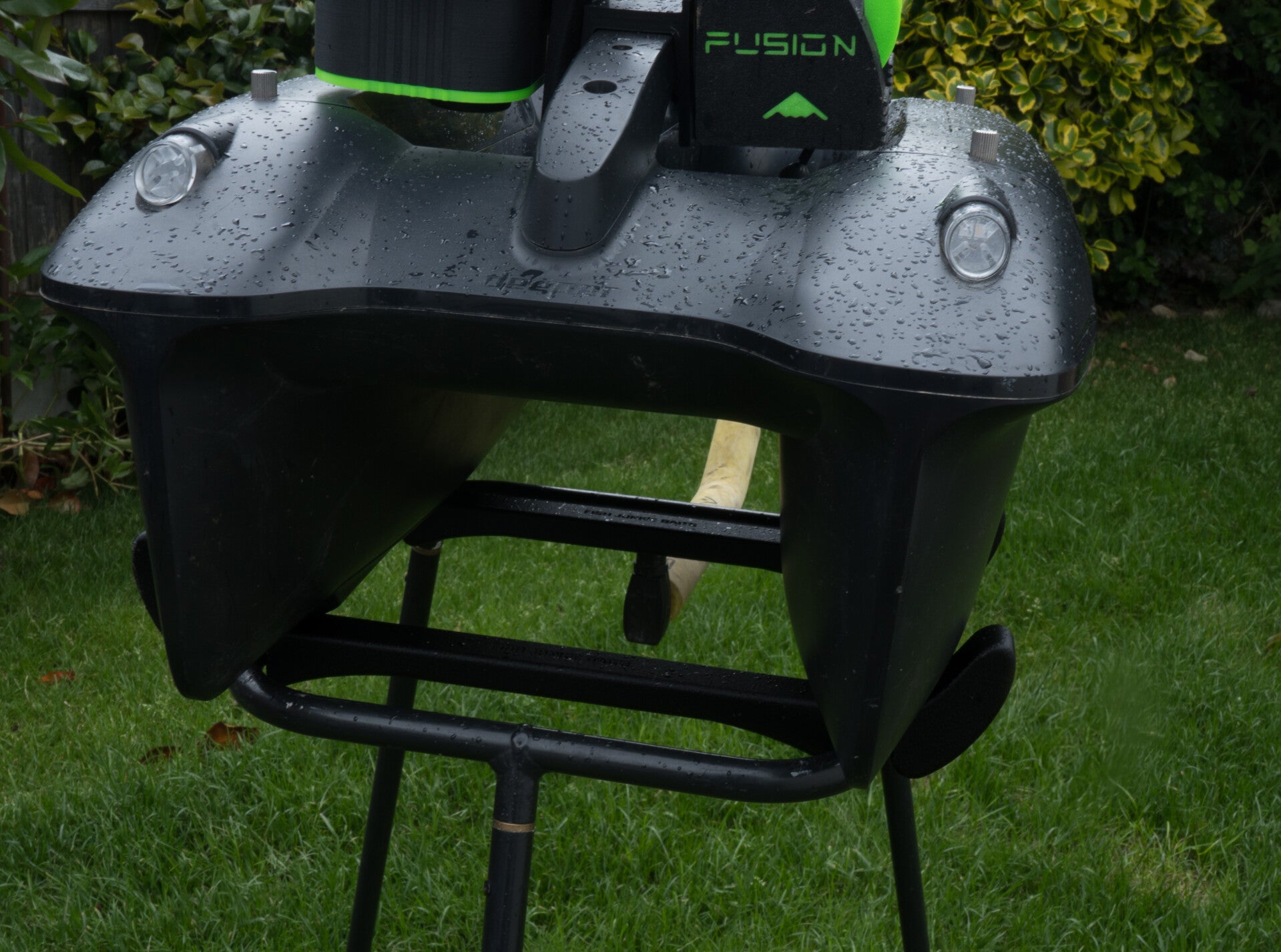 deeper quest bait boat brackets to fit avid carp bucket stand